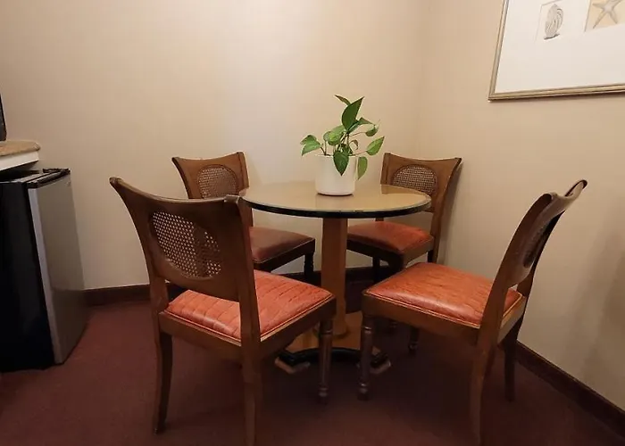 Butterfly Grove Inn