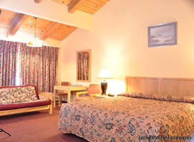 Butterfly Grove Motel 2*